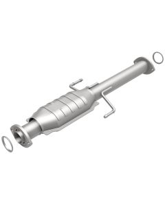 MagnaFlow Exhaust Products Direct-Fit Catalytic Converter Toyota Tacoma Rear 2001-2004 3.4L V6- 447219