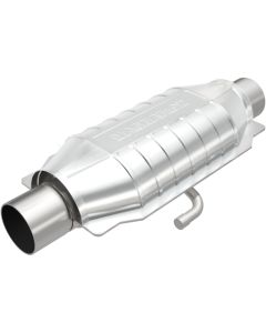 MagnaFlow Conv Univ 2.5in ID Inlet/Outlet Center/Center Oval Rear - 338016