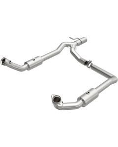 MagnaFlow 09-14 Ford E-150 California Grade CARB Compliant Direct-Fit Catalytic Converter - 5551294