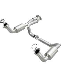 MagnaFlow Conv Direct Fit OEM 2005 GMC Sierra/Chevrolet Silverado 1500/Cadillac Escalade Underbody - 4551419